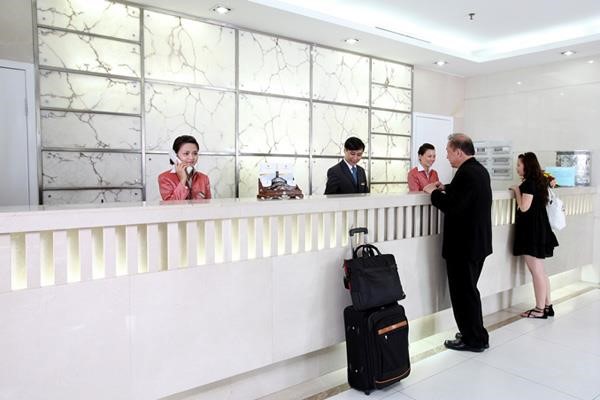 Nhân viên lễ tân là bộ mặt của các Nhà hàng – Khách sạn